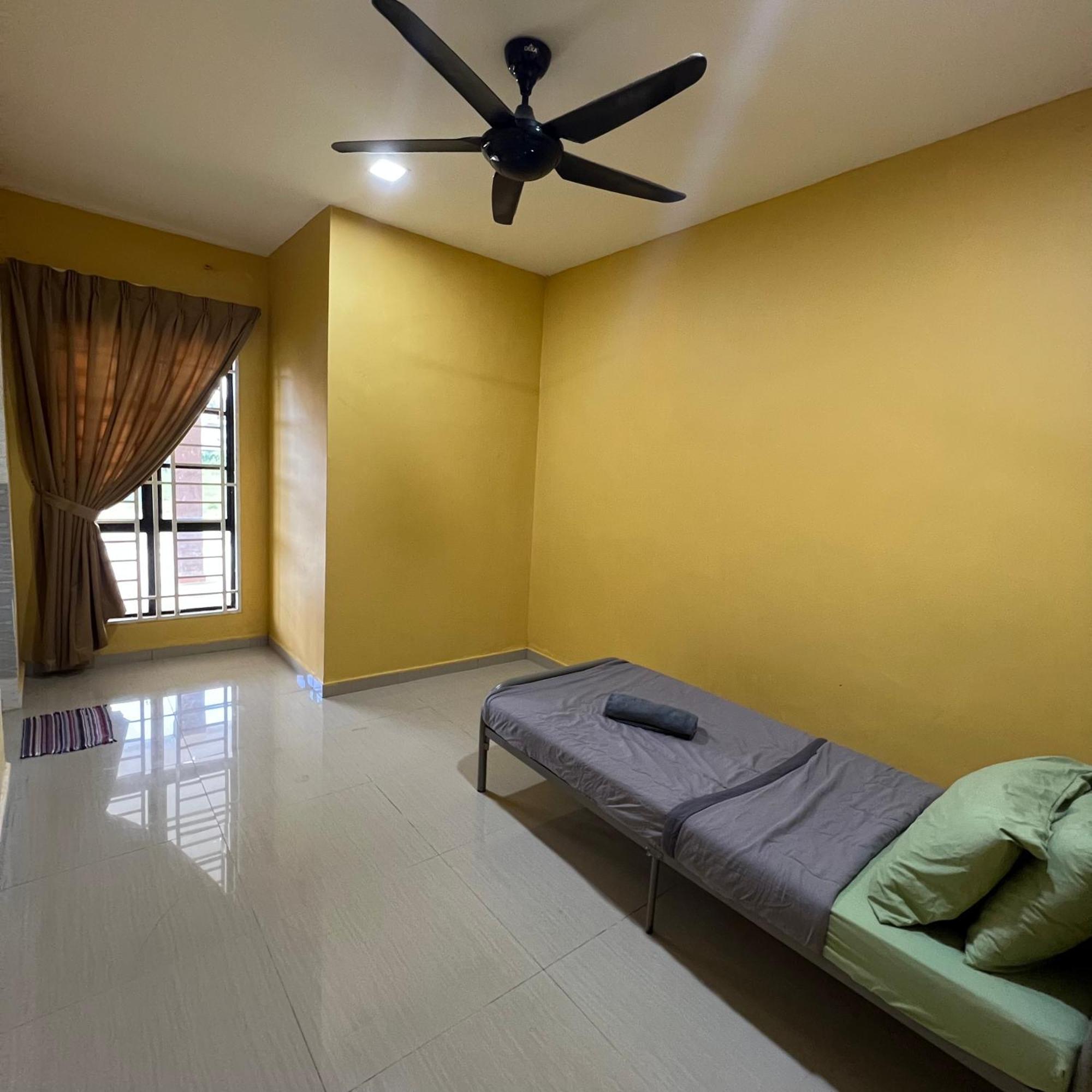 D' Totok Housestay Sepang Exterior foto